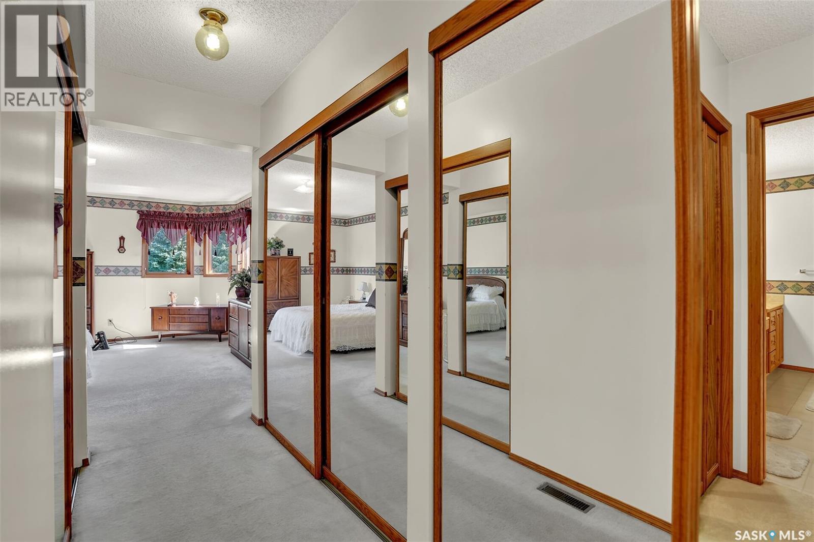 8 Emerald PLACE - 38