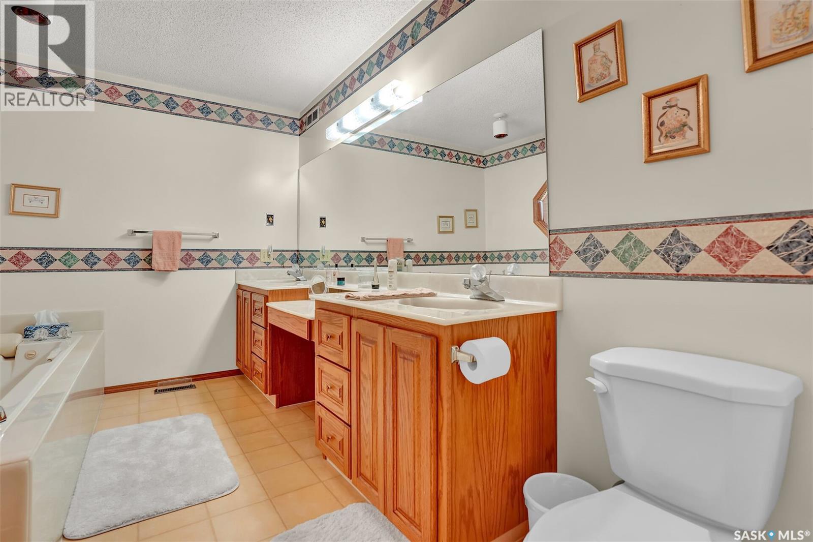 8 Emerald PLACE - 39