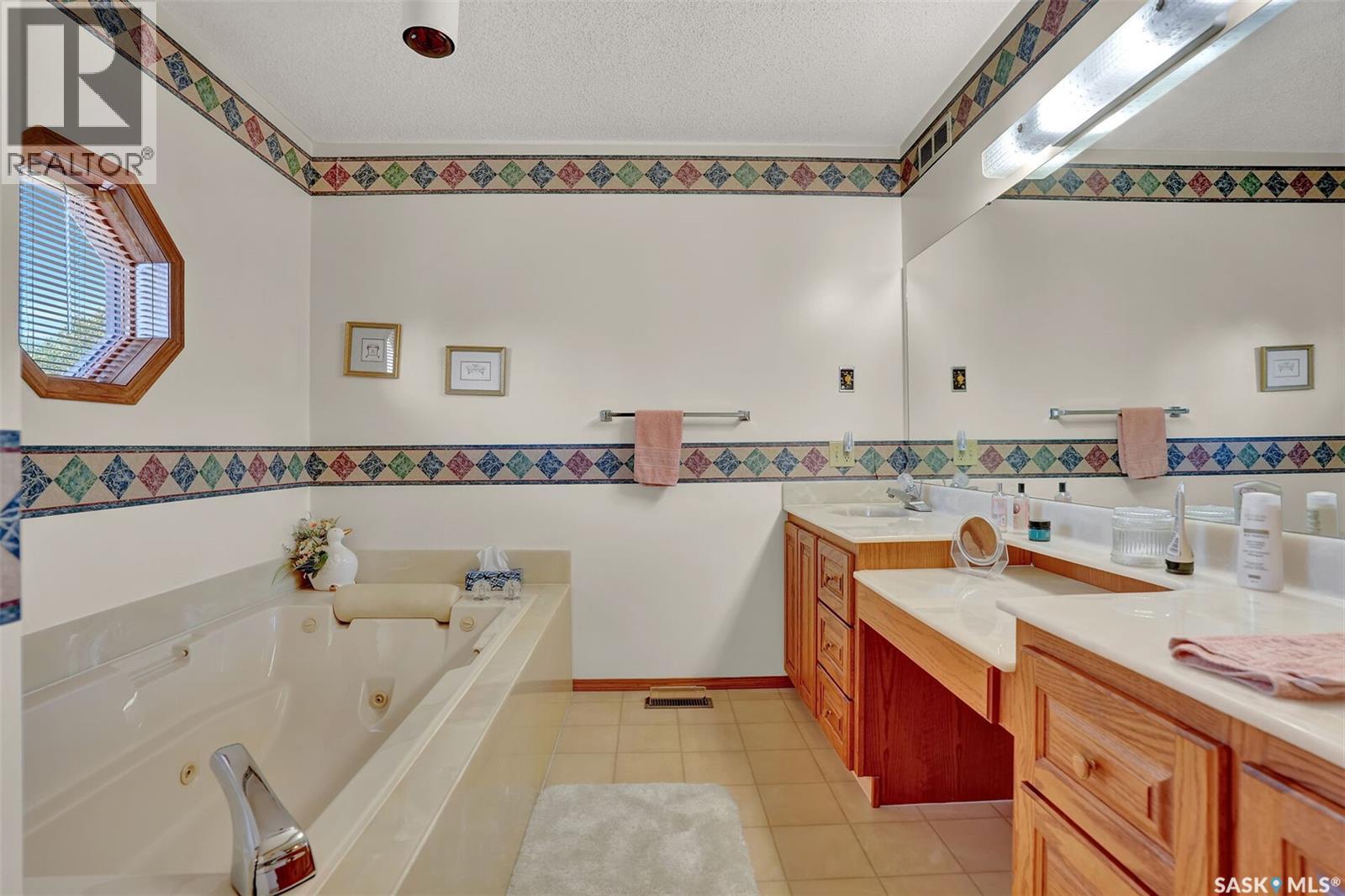 8 Emerald PLACE - Image 43
