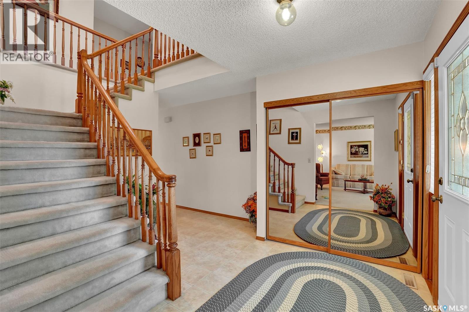8 Emerald PLACE - 6