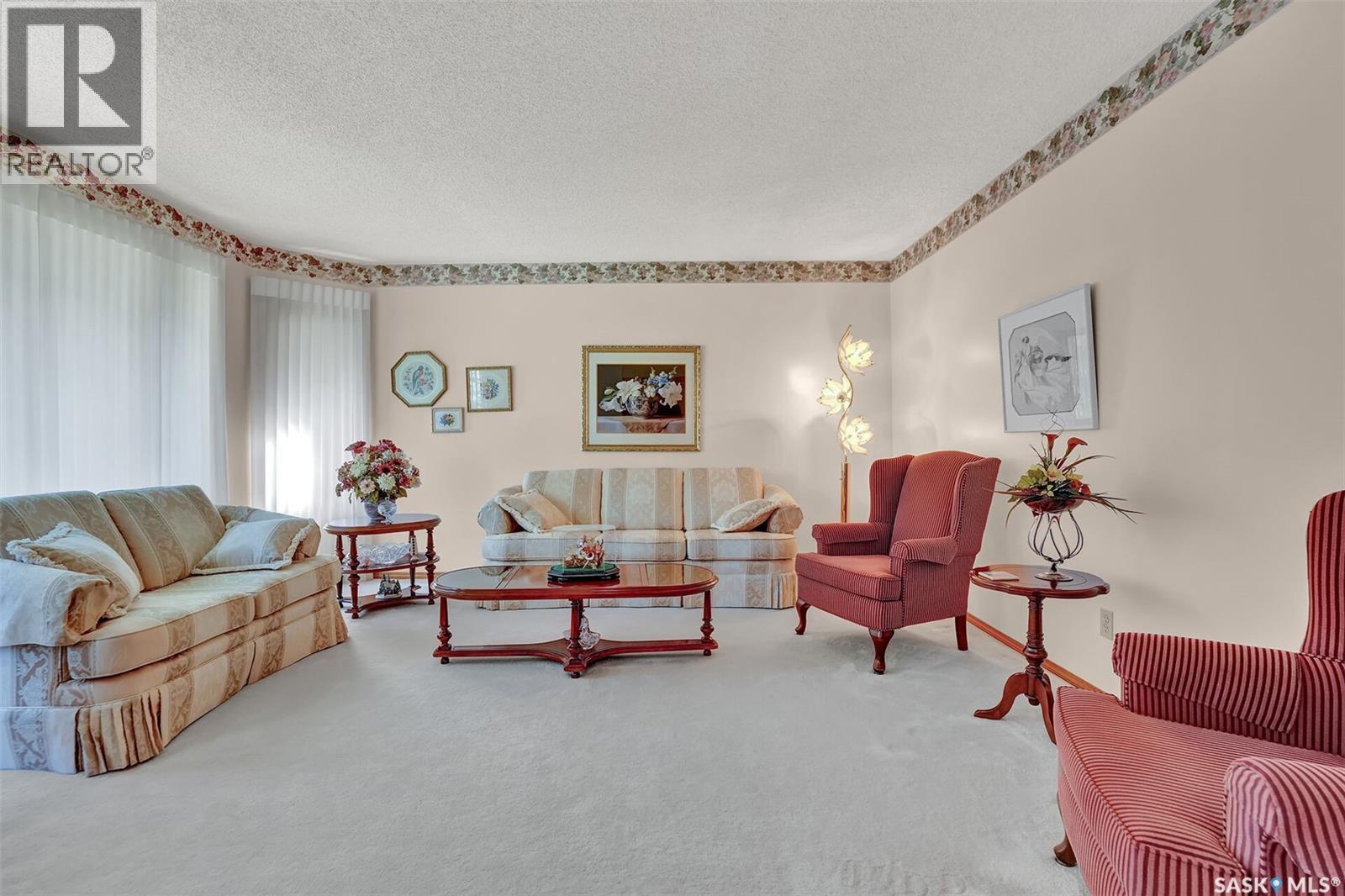 8 Emerald PLACE - 8