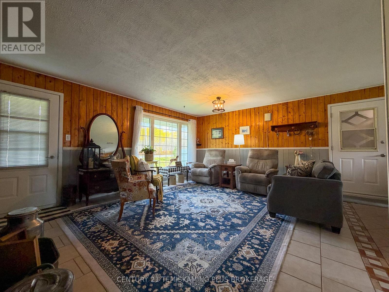 887726 HWY 65 W - Image 11
