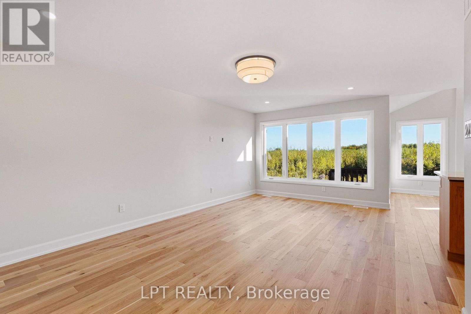 72 CHATEAUGUAY STREET - 16