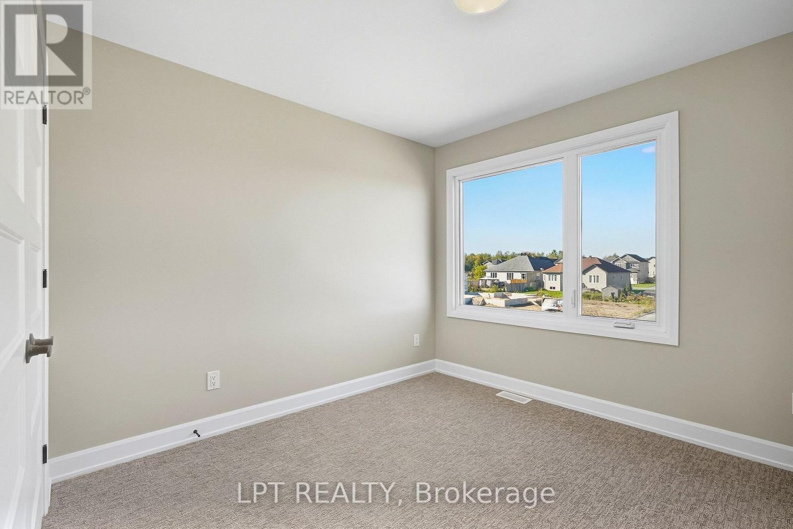 72 CHATEAUGUAY STREET - 26