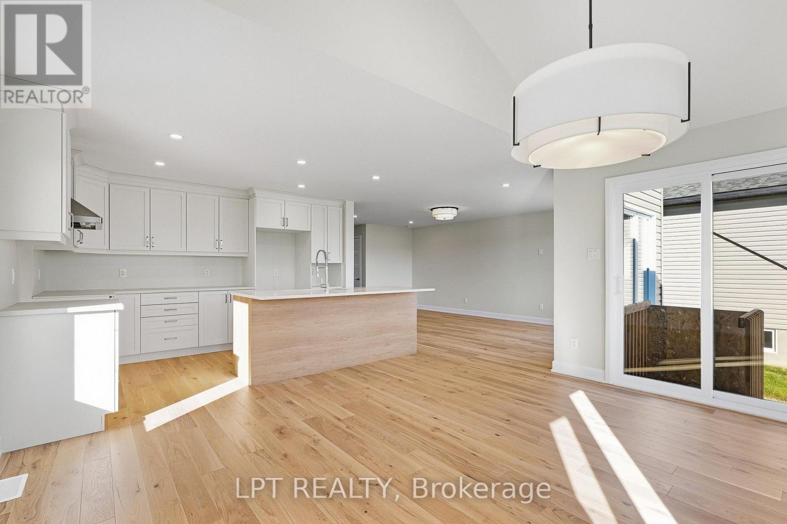 72 CHATEAUGUAY STREET - Image 8