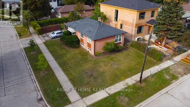 19 Upminster Crescent, Toronto, ON photo 5
