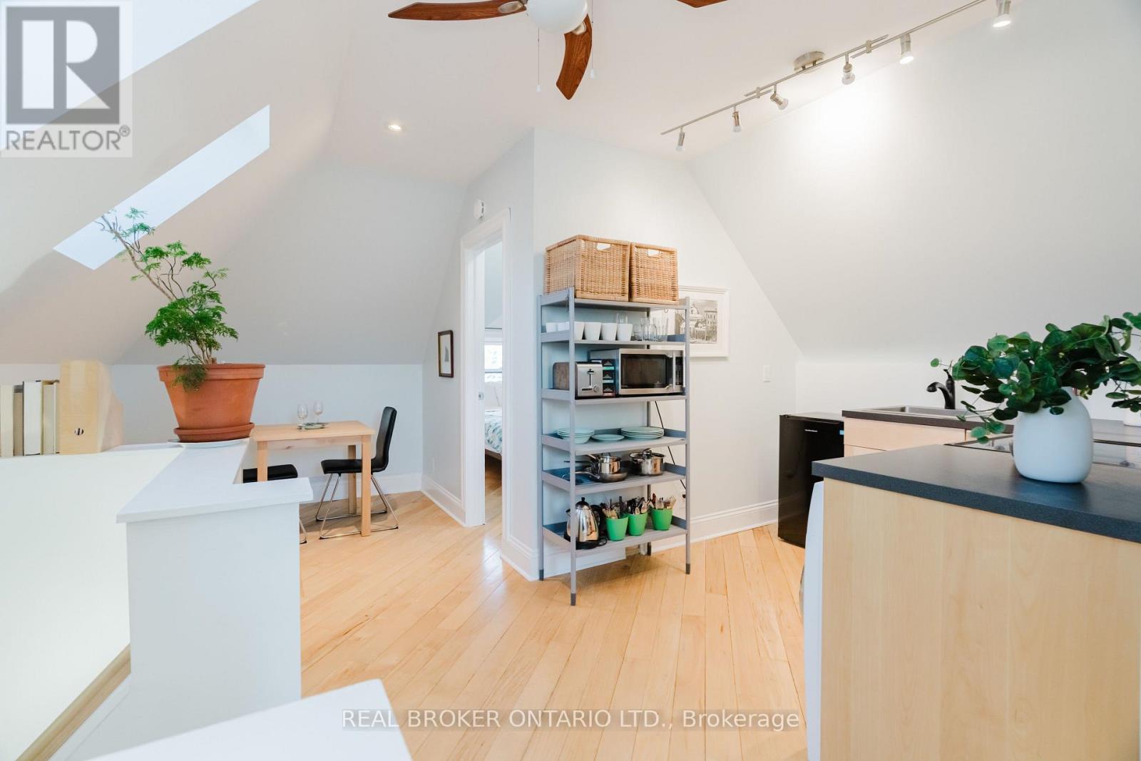 33 ARGYLE AVENUE - 33