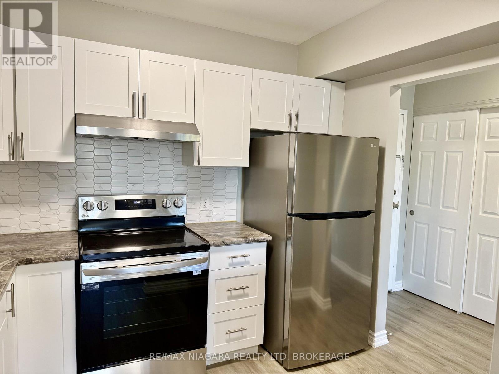 6837 Thorold Stone Road — photo 12