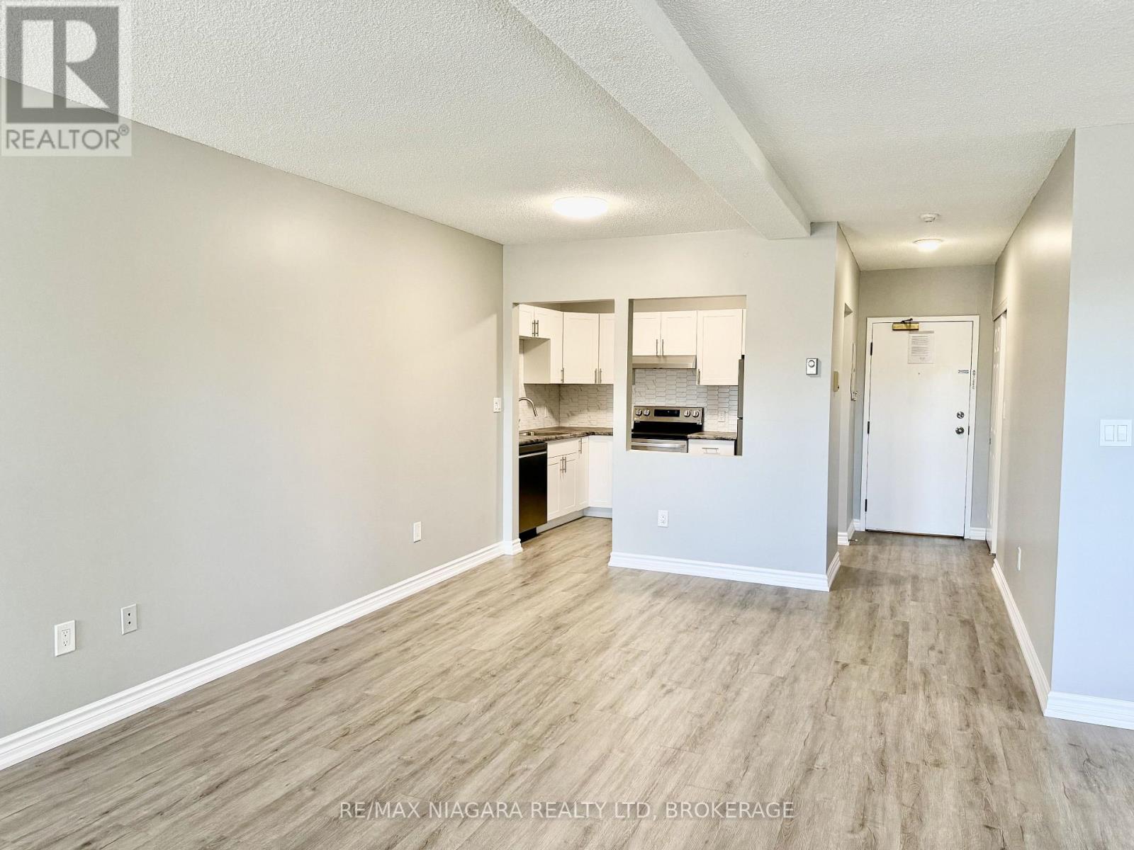 6837 Thorold Stone Road — photo 16