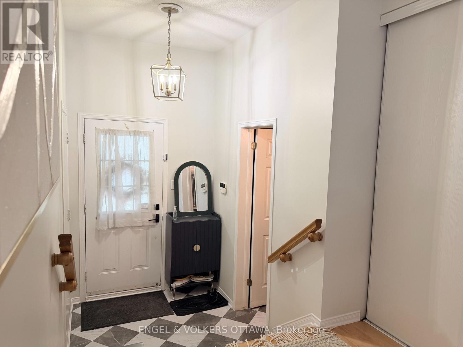 3 Bed, 3 Bath Townhouse for Rent in Ottawa – 124 LANDOVER CRESCENT, Ottawa – MLS# X13757696 - Image 21