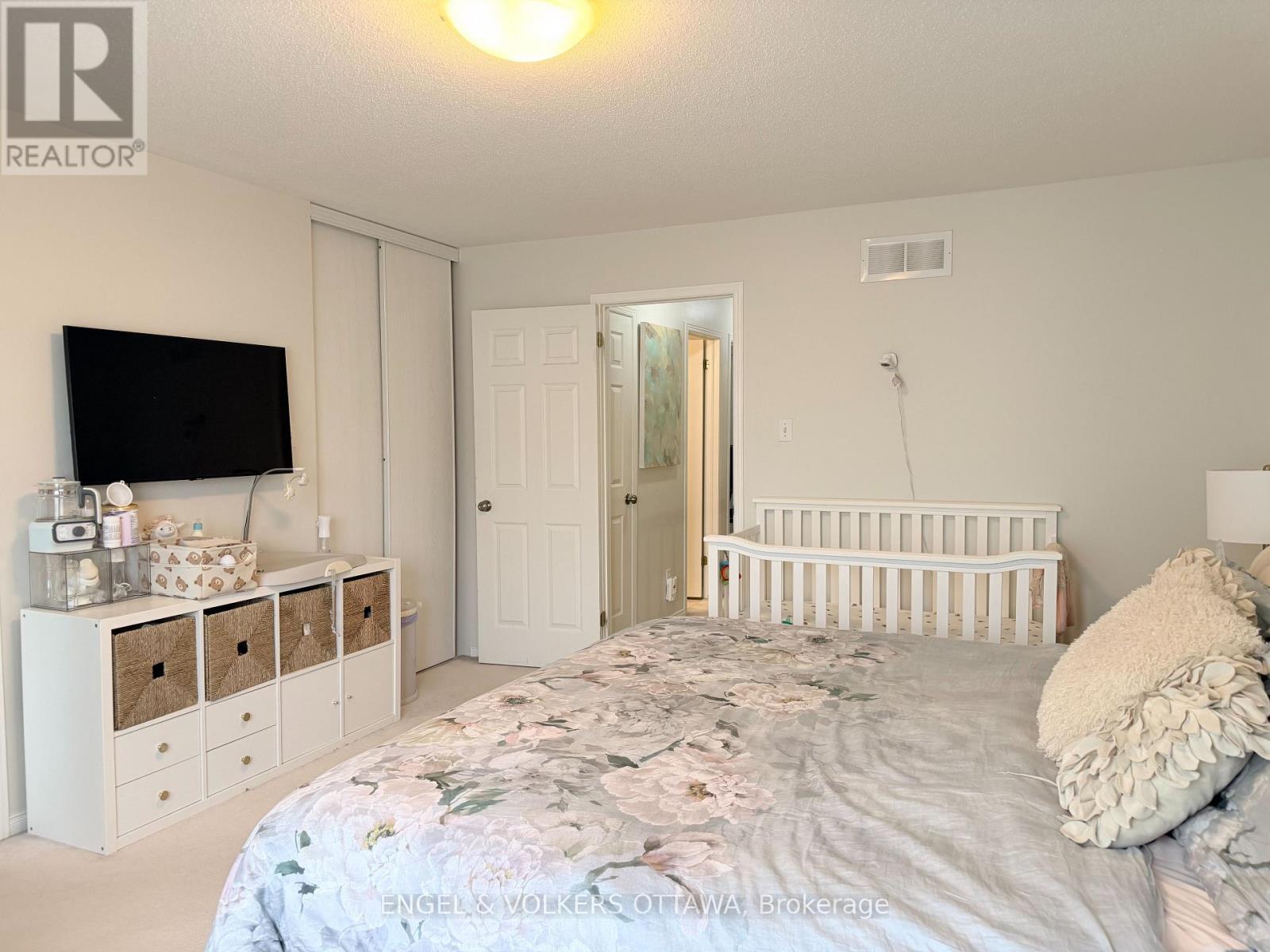 3 Bed, 3 Bath Townhouse for Rent in Ottawa – 124 LANDOVER CRESCENT, Ottawa – MLS# X13757696 - Image 27