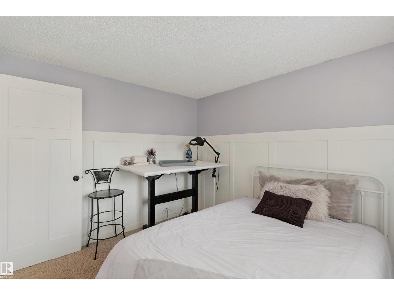4528 35 AV NW - 28