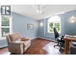 5pc Ensuite bath - 15 Shephard Place, New Hamburg, ON N3A2E4 Photo 17