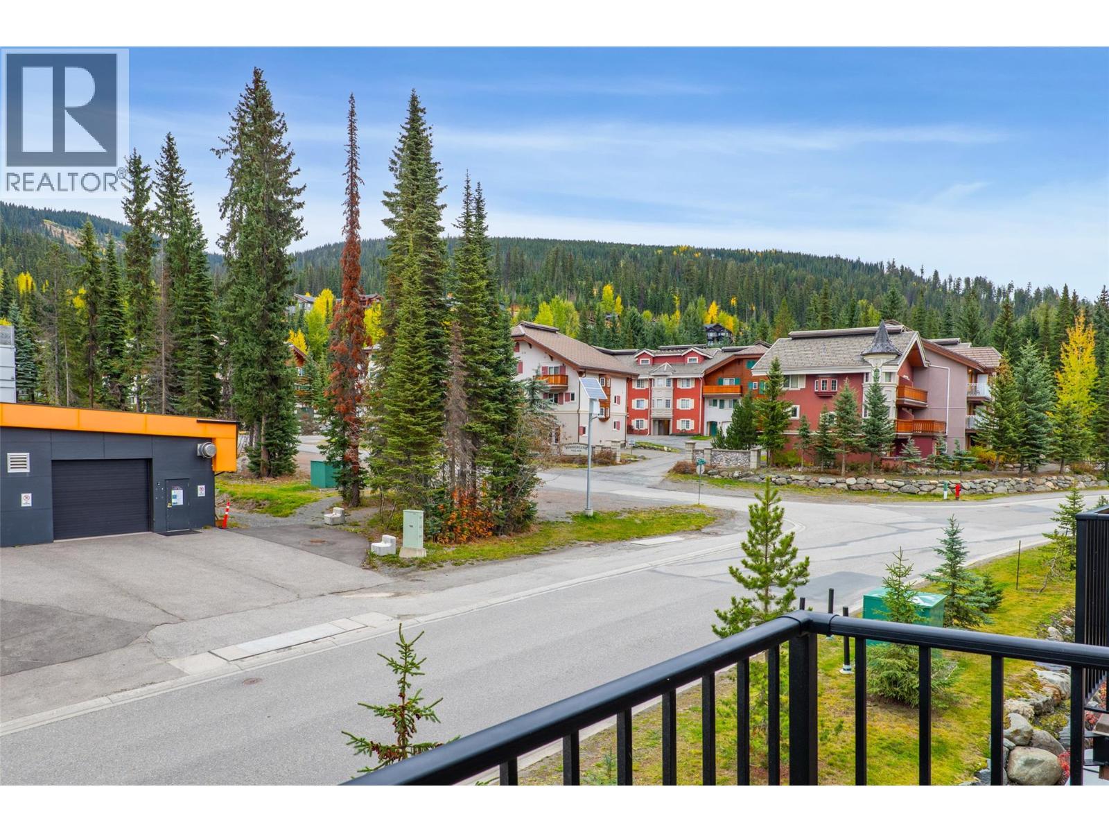 #12 3280 Village Way - 22