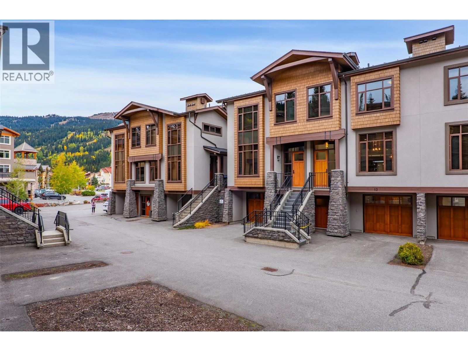 #12 3280 Village Way - 31