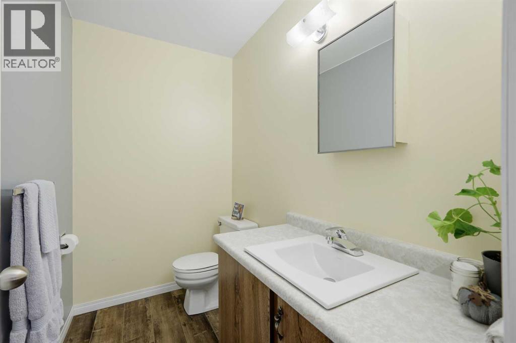 Listing photo – 3809 52 Avenue, Ponoka