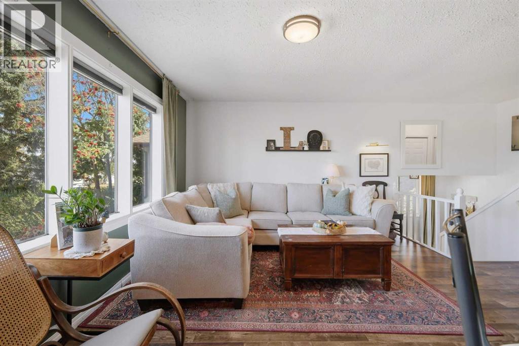 Listing photo – 3809 52 Avenue, Ponoka