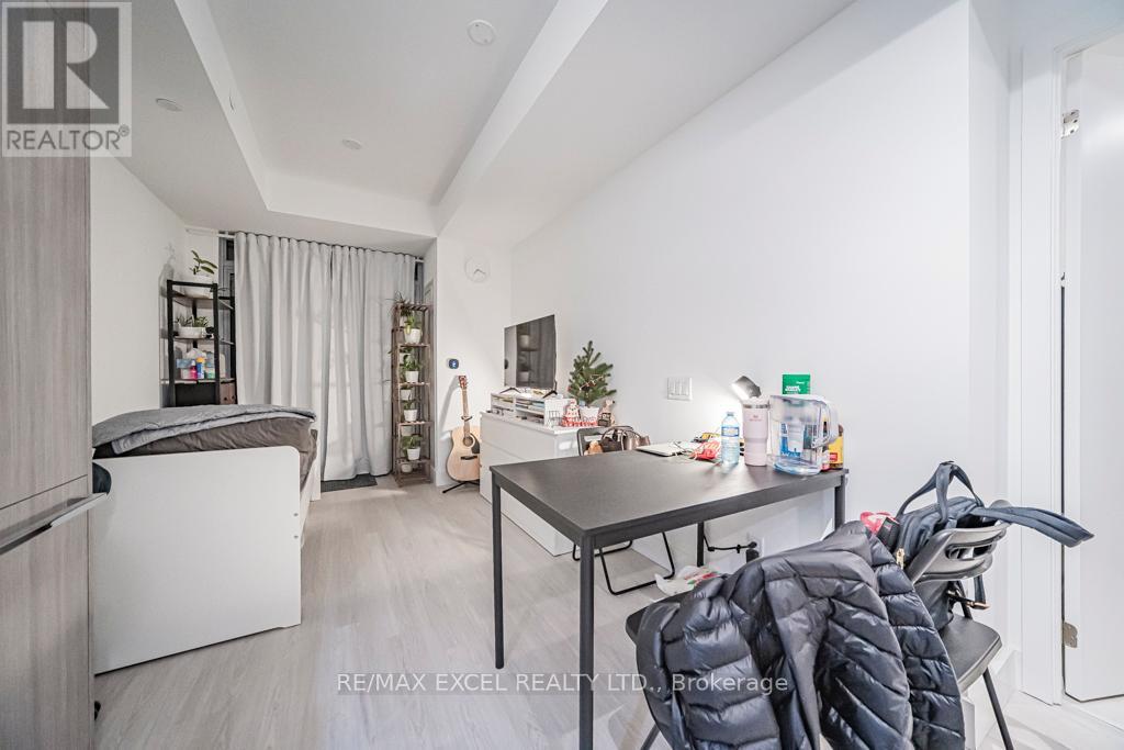 #302 625 SHEPPARD AVENUE E - 3