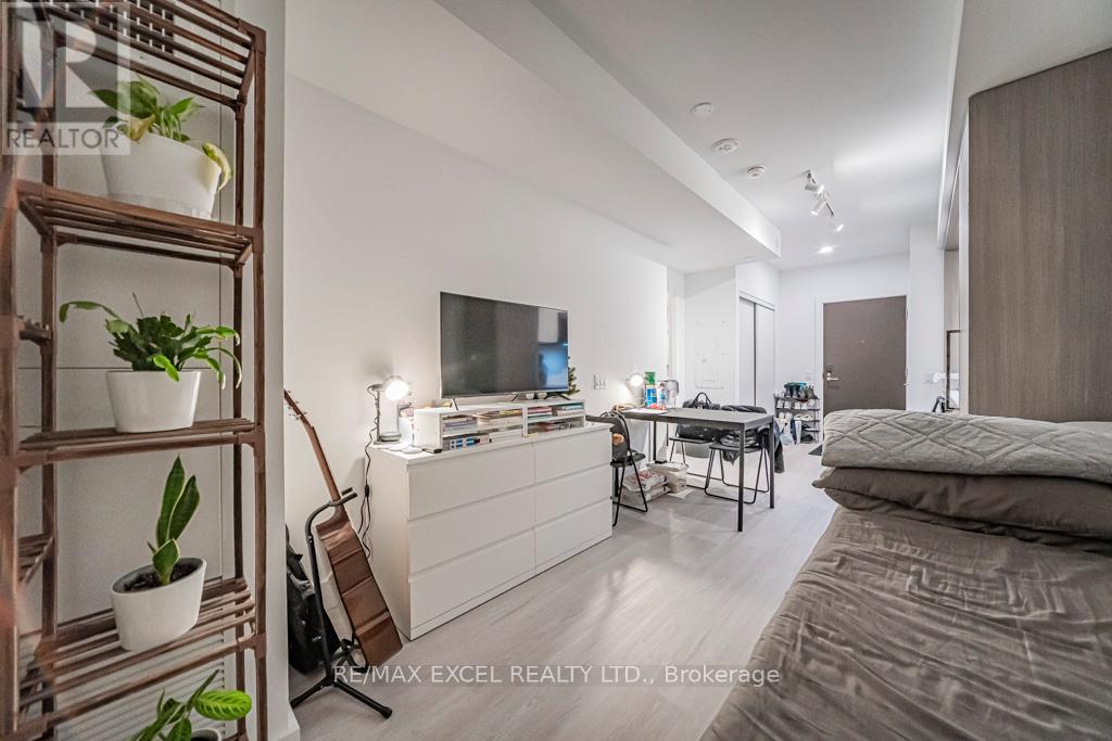 #302 625 SHEPPARD AVENUE E - 7