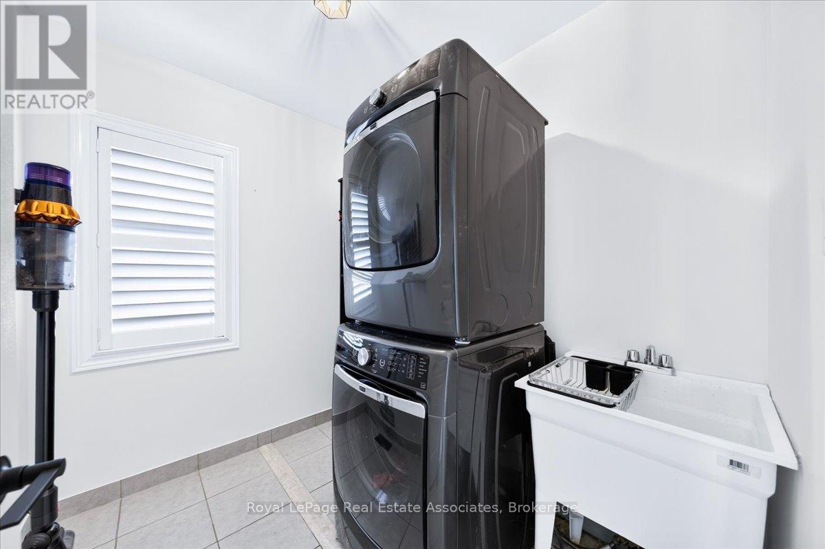 1469 HAWS CRESCENT - 22