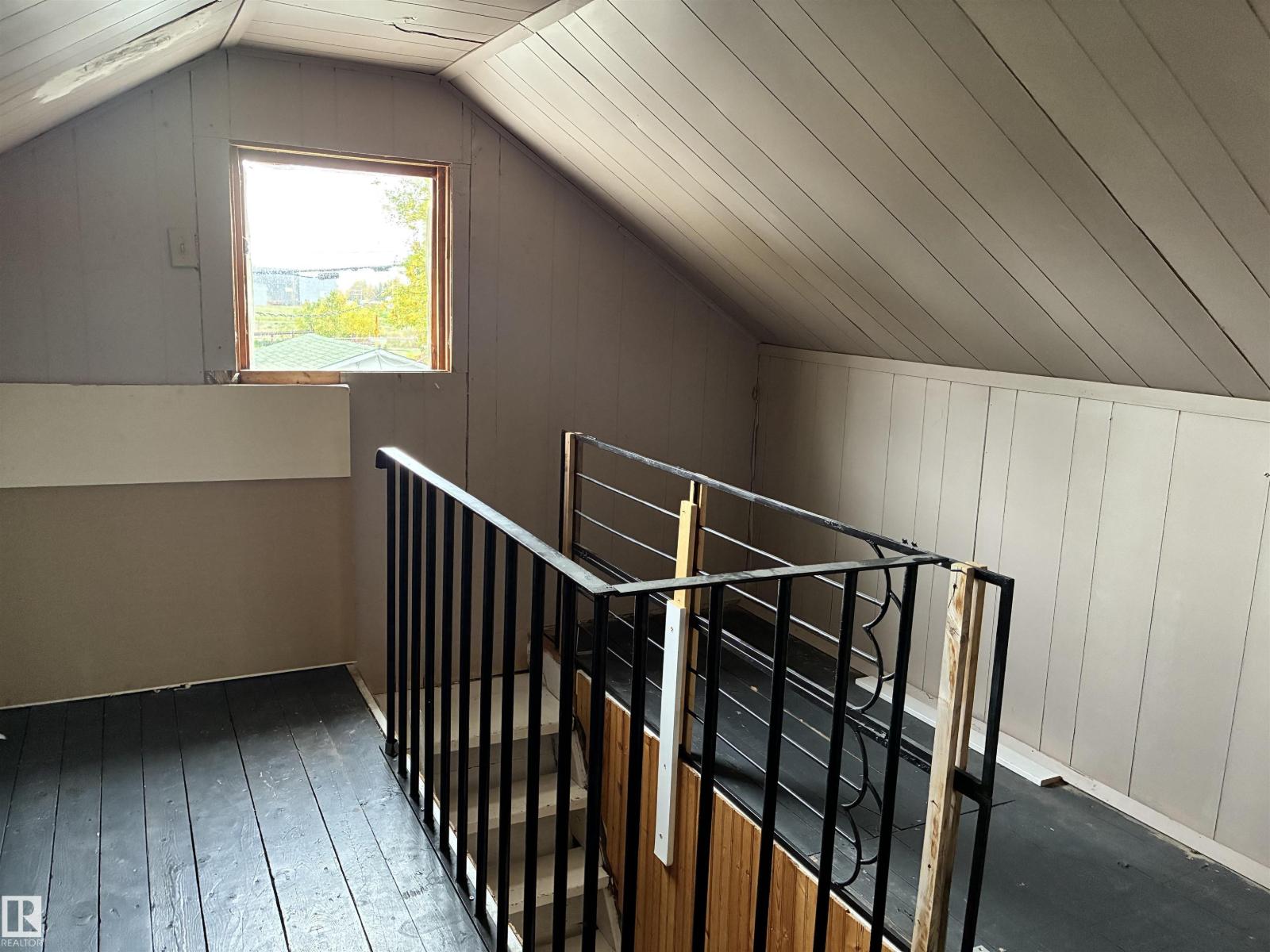 5231 46 ST - 15