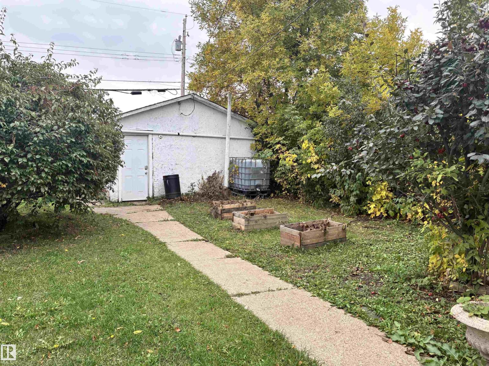 5231 46 ST - 24