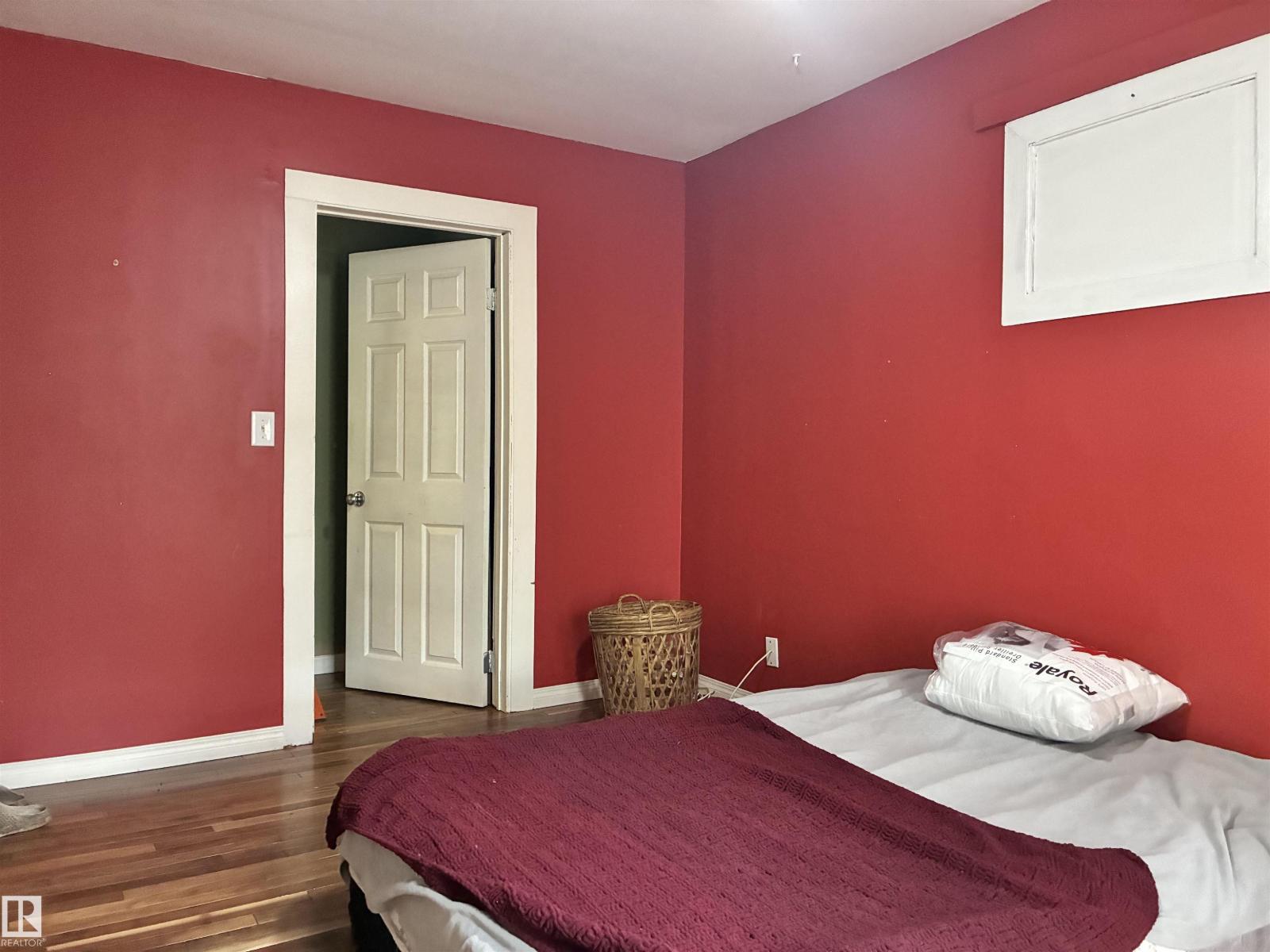 5231 46 ST - 17