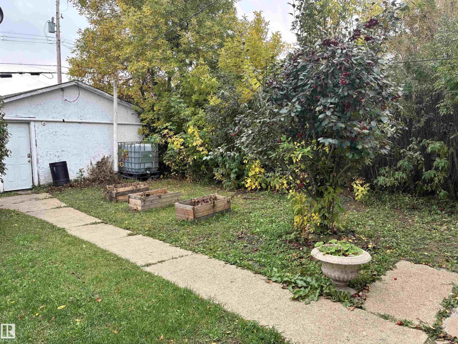 5231 46 ST - 23