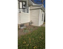 Bedroom - 801 Prospect Avenue, Oxbow, SK S0C2B0 Photo 6