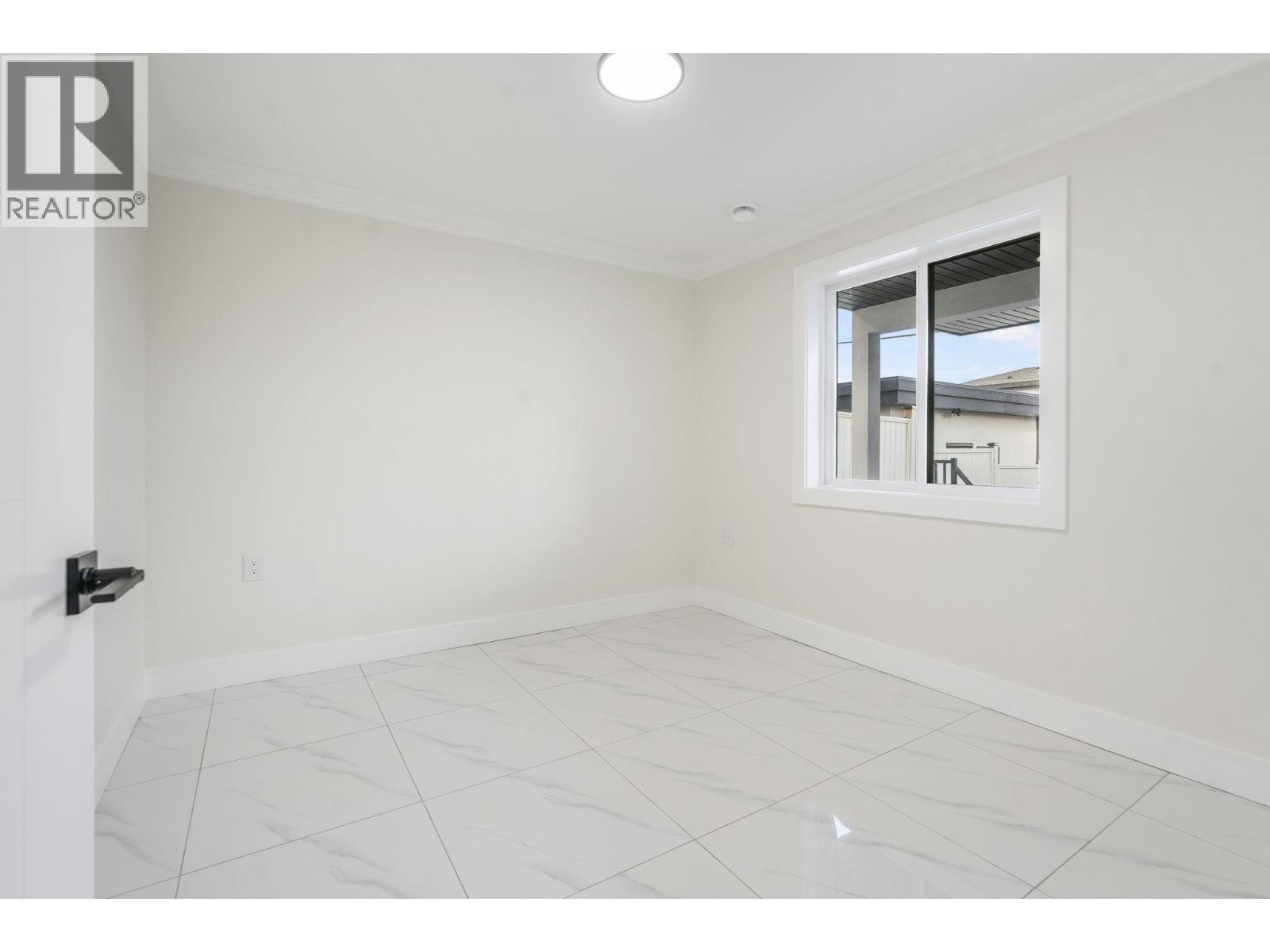 Photo of 5685 LAUREL STREET 33