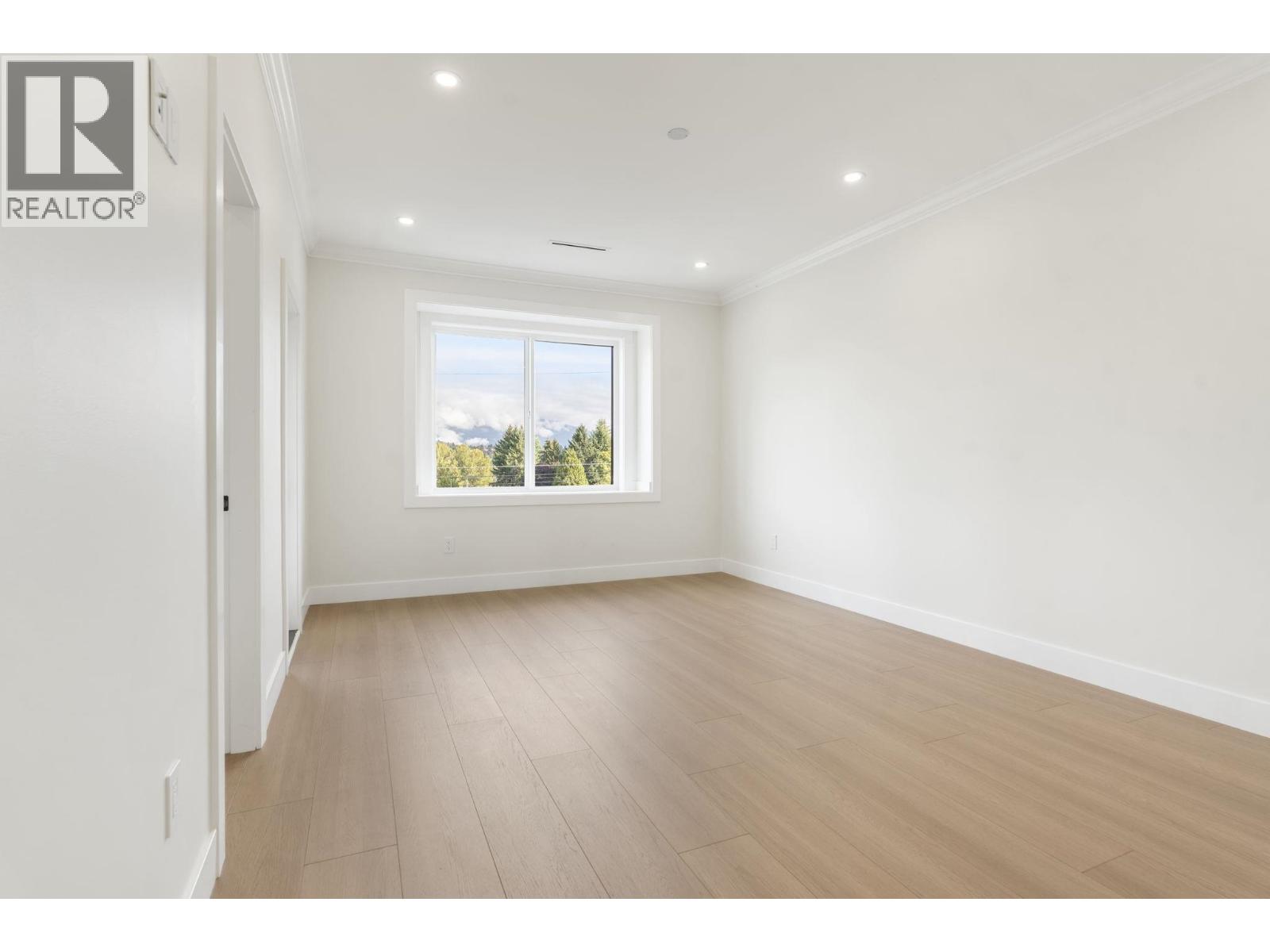 Photo of 5685 LAUREL STREET 23