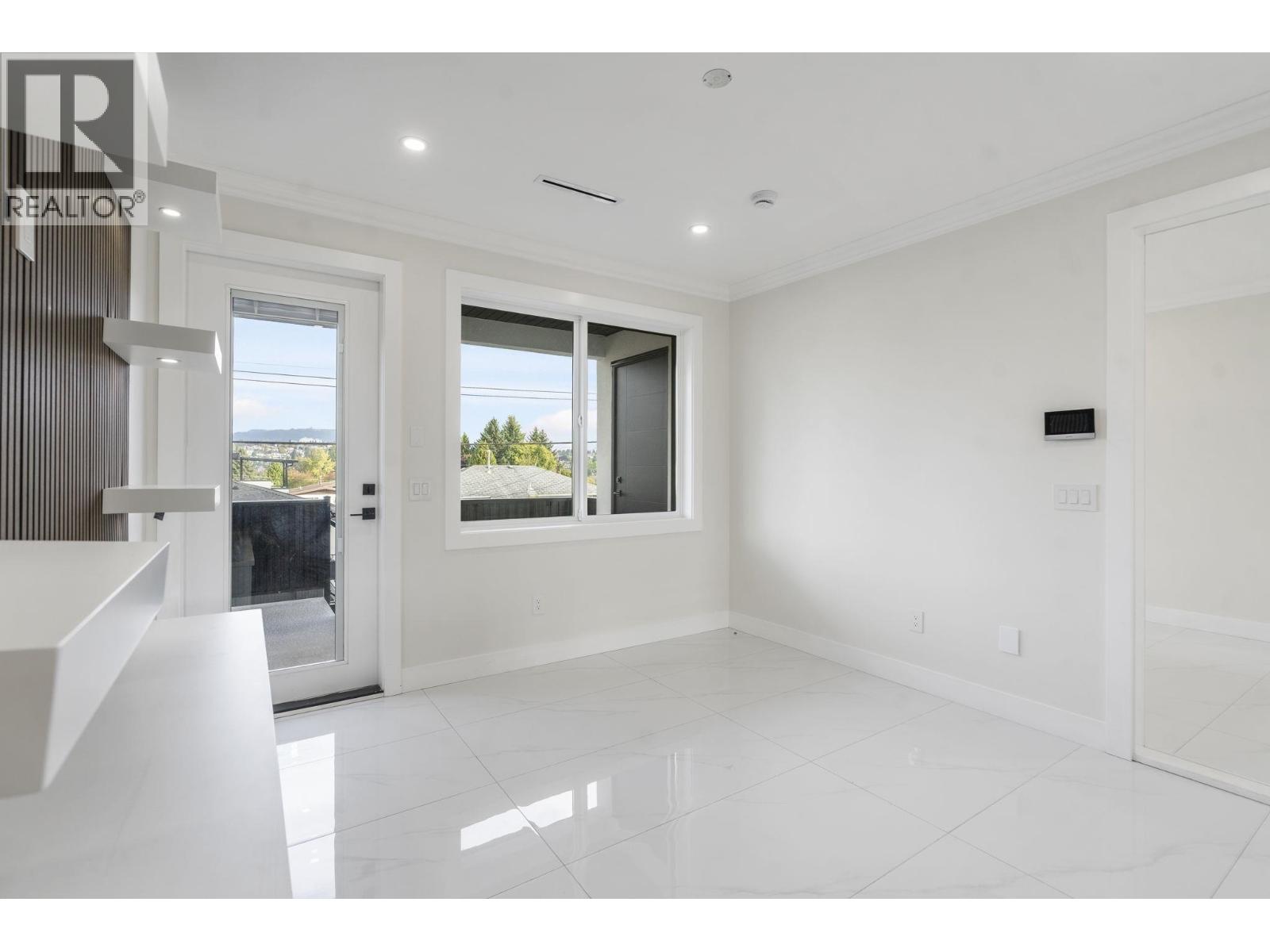 Photo of 5685 LAUREL STREET 11