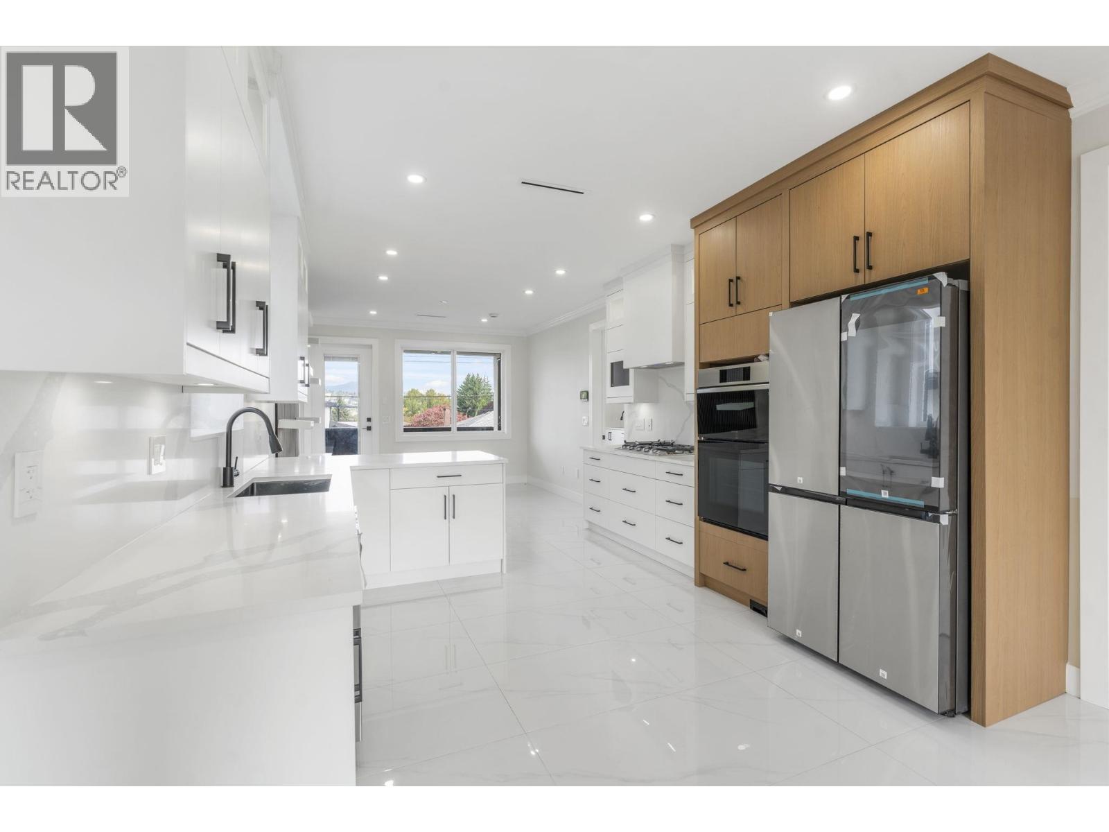 Photo of 5685 LAUREL STREET 7