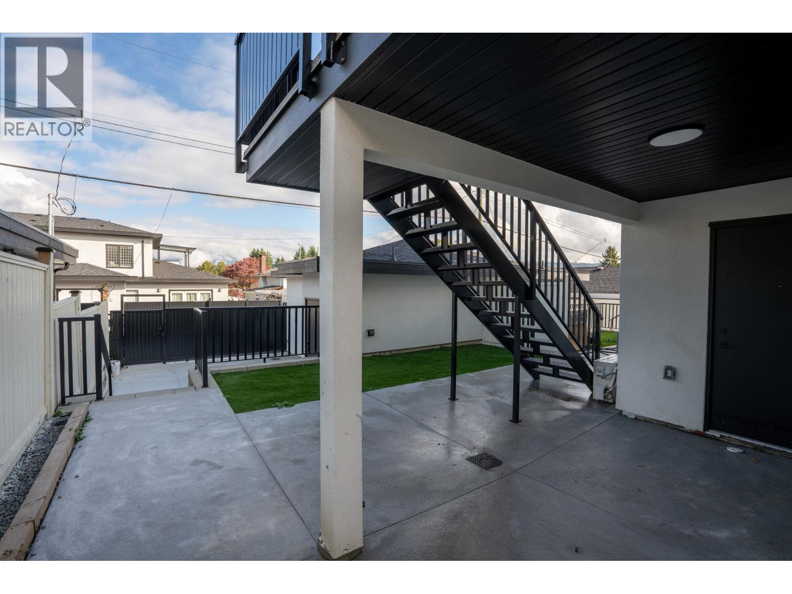 Photo of 5685 LAUREL STREET 37