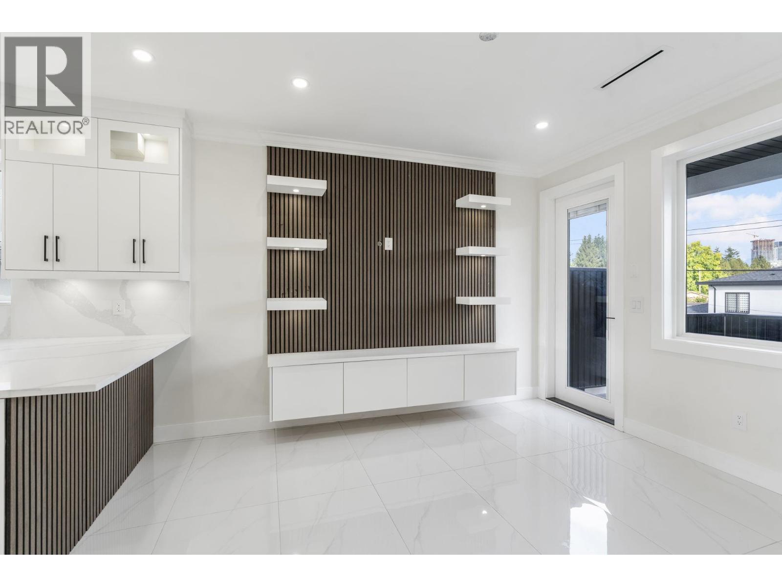 Photo of 5685 LAUREL STREET 12