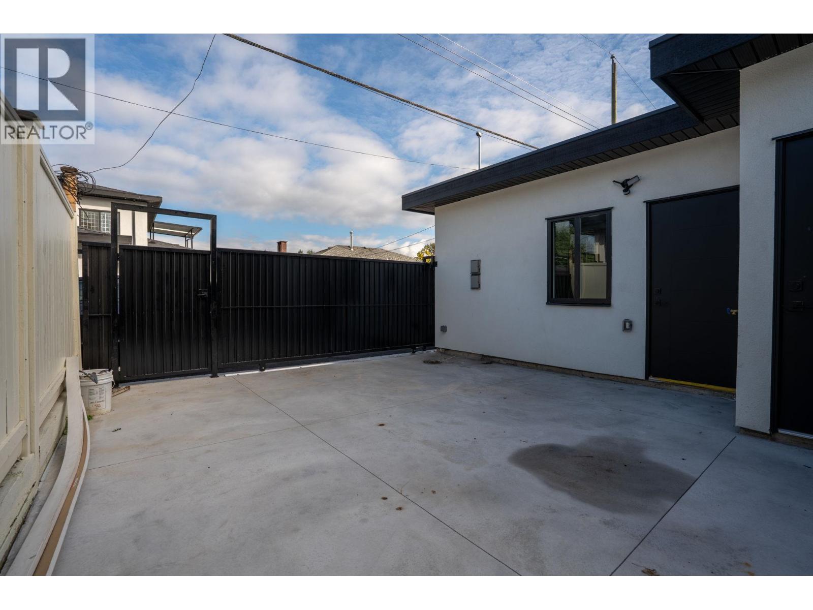Photo of 5685 LAUREL STREET 38