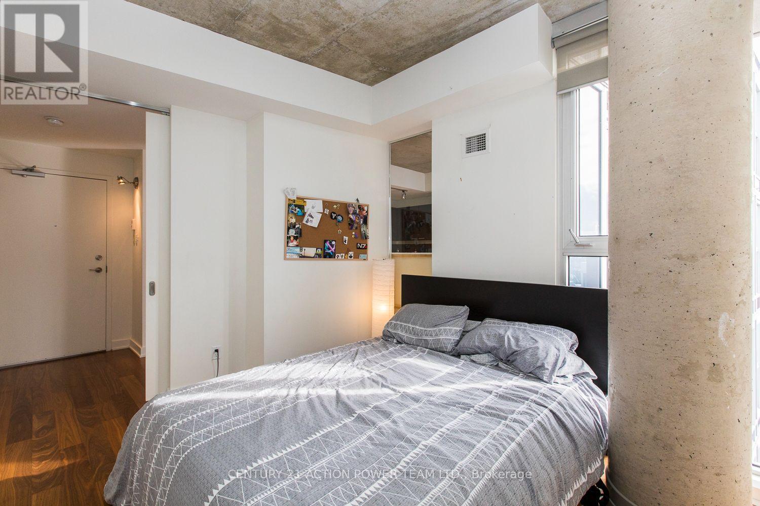 354 Gladstone Avenue — photo 16