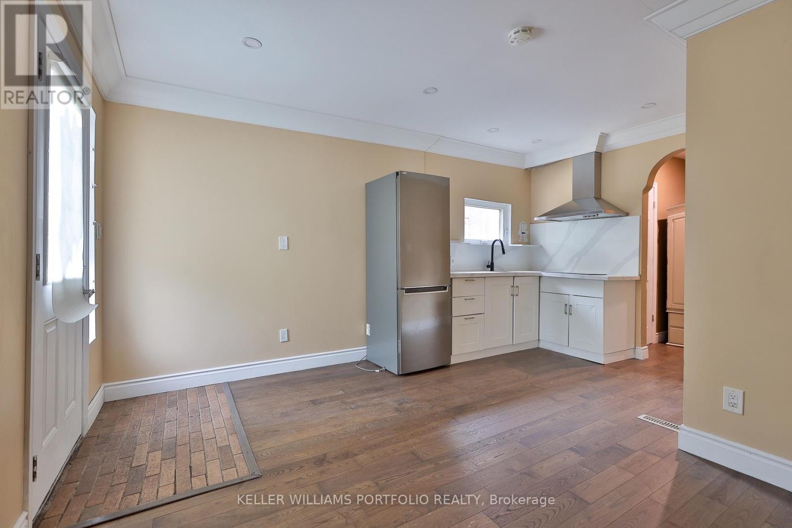 106 Clovelly Avenue, Toronto, ON photo 10
