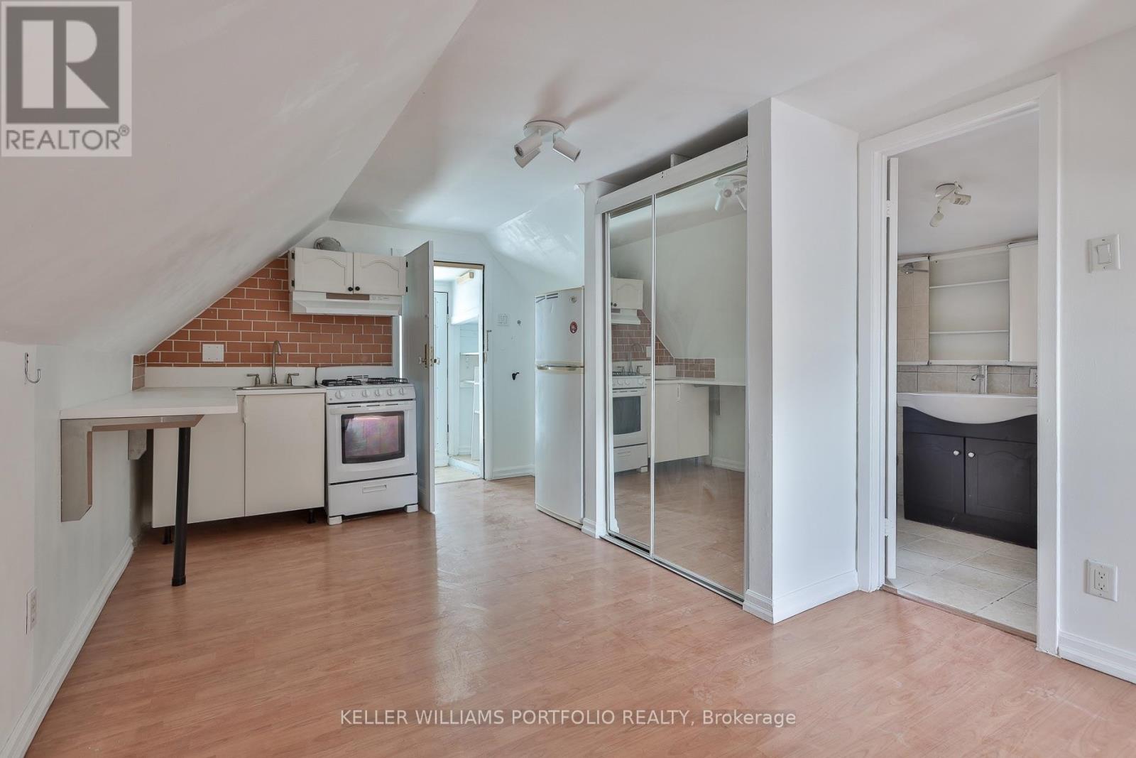106 CLOVELLY AVENUE - 16