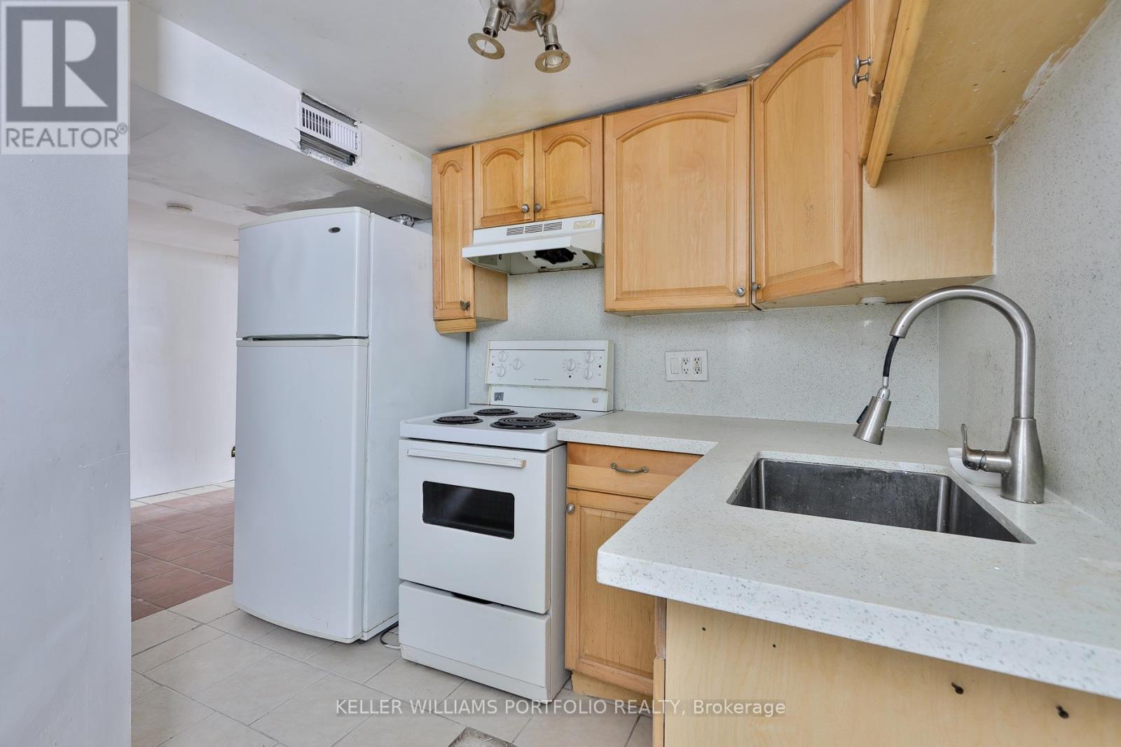 106 CLOVELLY AVENUE - 19