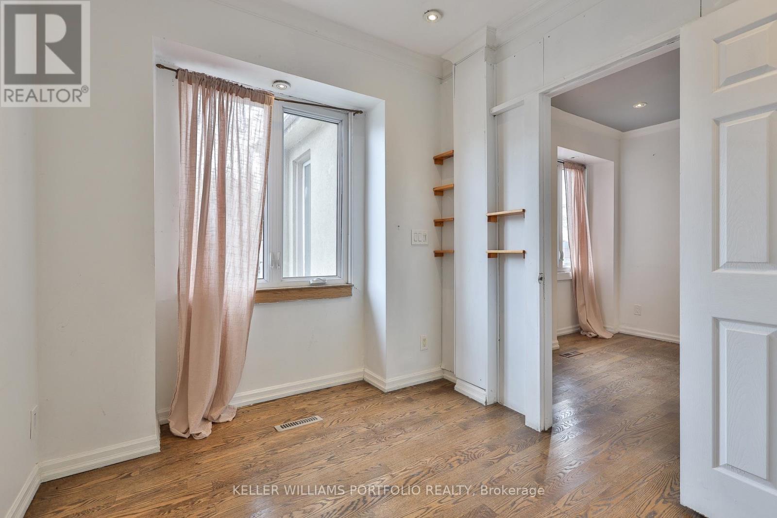 106 Clovelly Avenue, Toronto, ON photo 7
