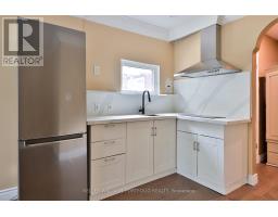Kitchen - 106 Clovelly Avenue, Toronto, ON M6E2E6 Photo 11