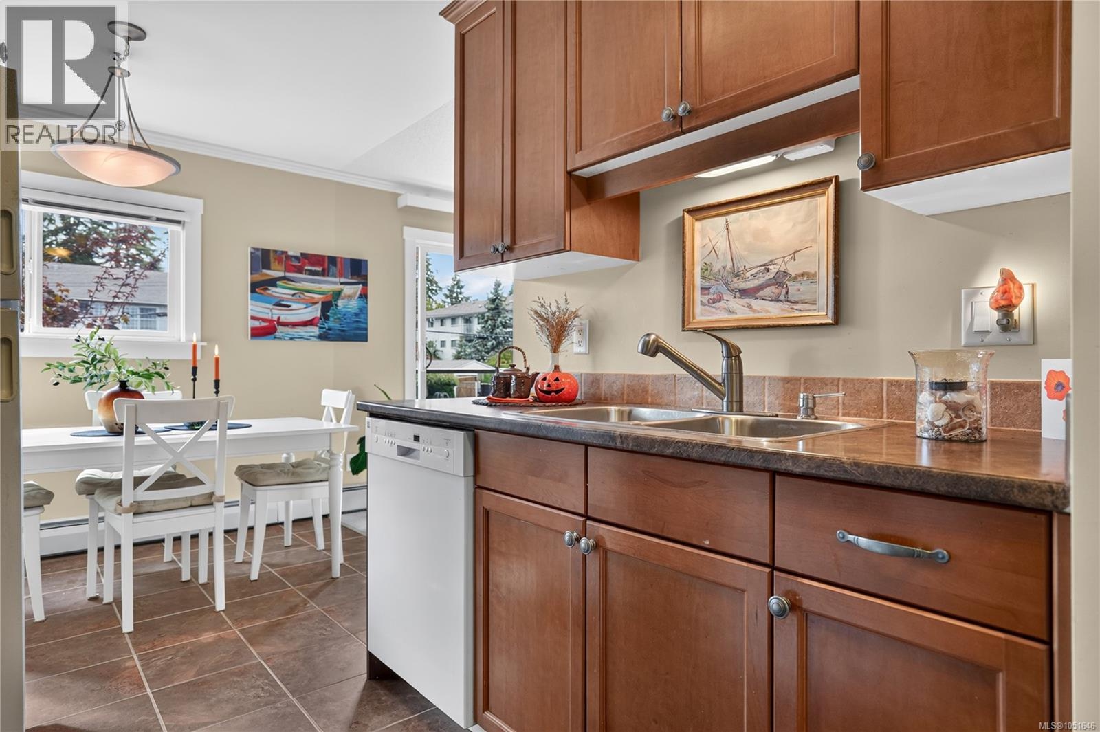 #202 255 Hirst Ave W - 17
