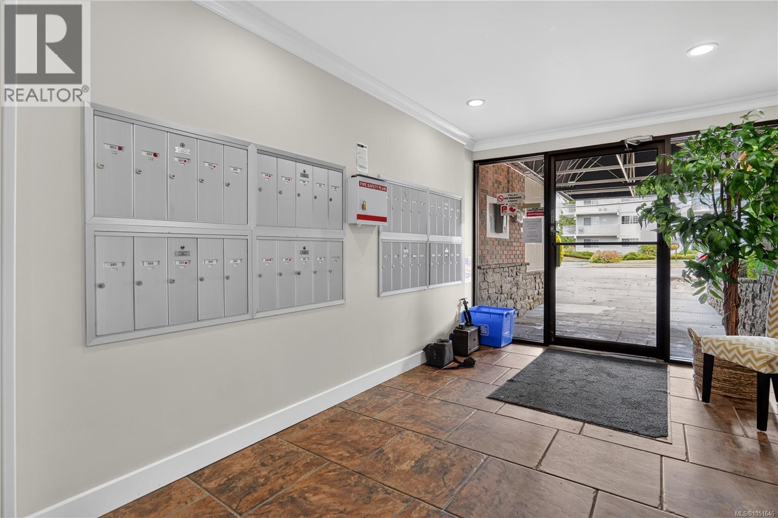 #202 255 Hirst Ave W - 33