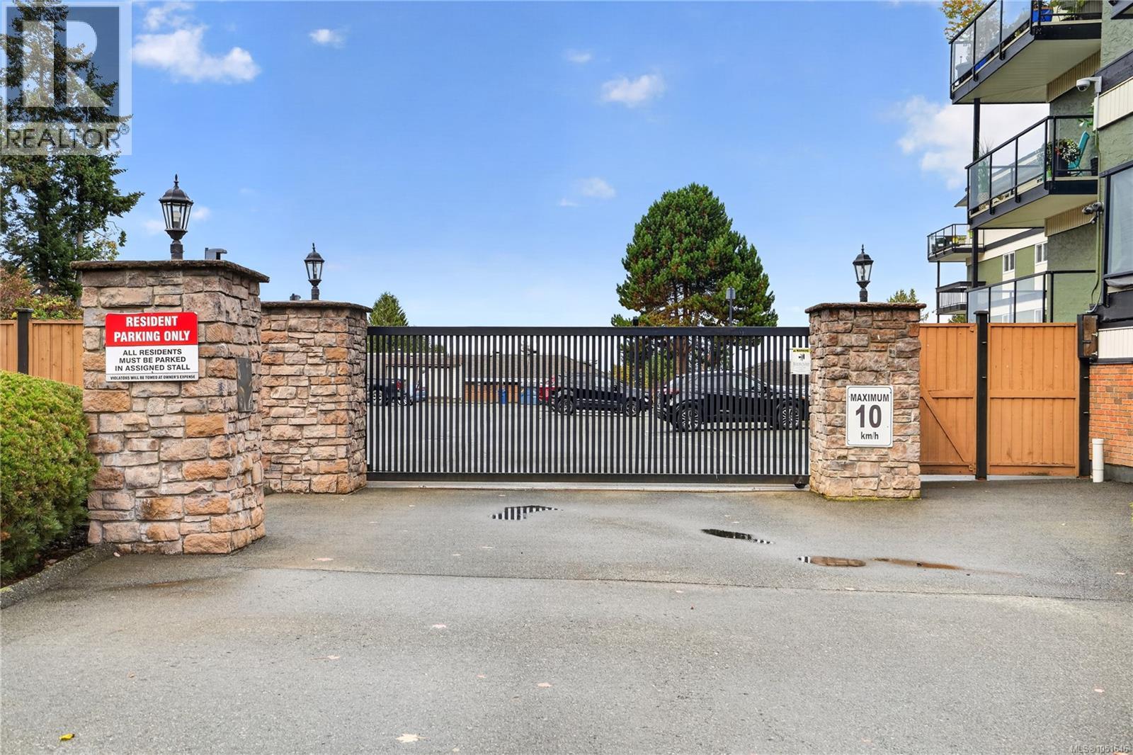 #202 255 Hirst Ave W - 37