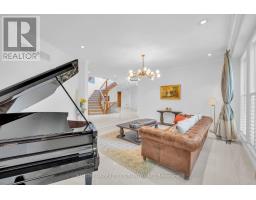 35 Penwood Crescent, Toronto, ON M3B3B1 Photo 6