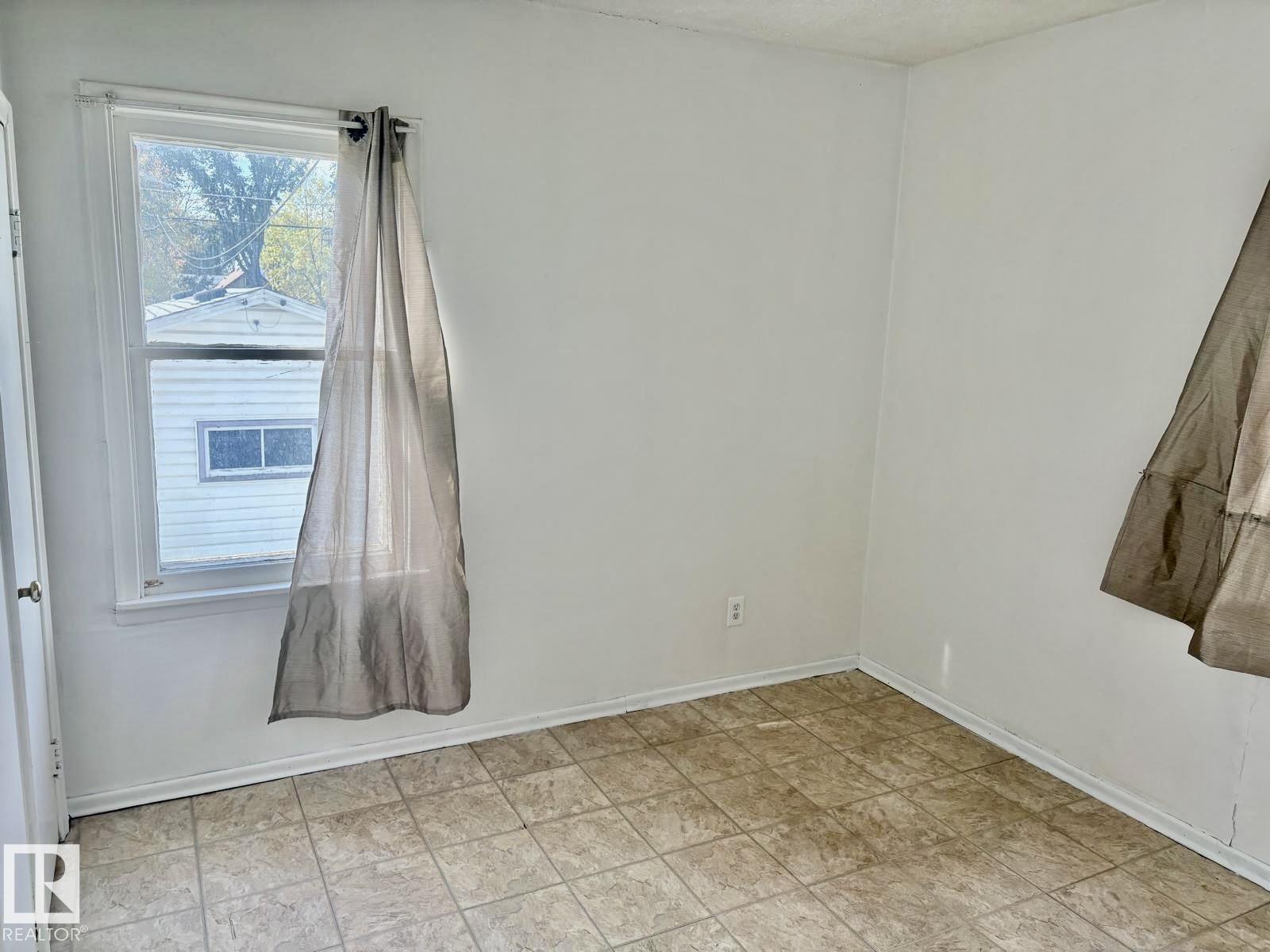 11922 69 ST NW - Image 20