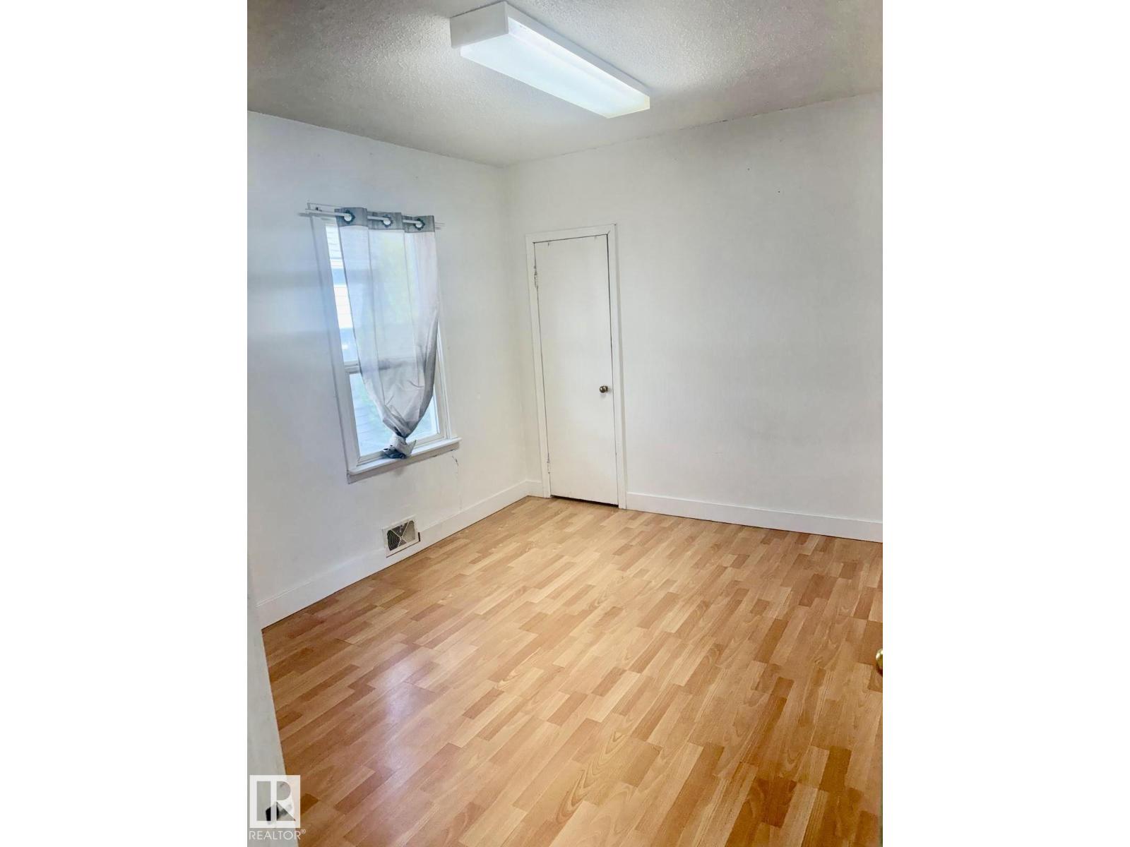 11922 69 ST NW - 17