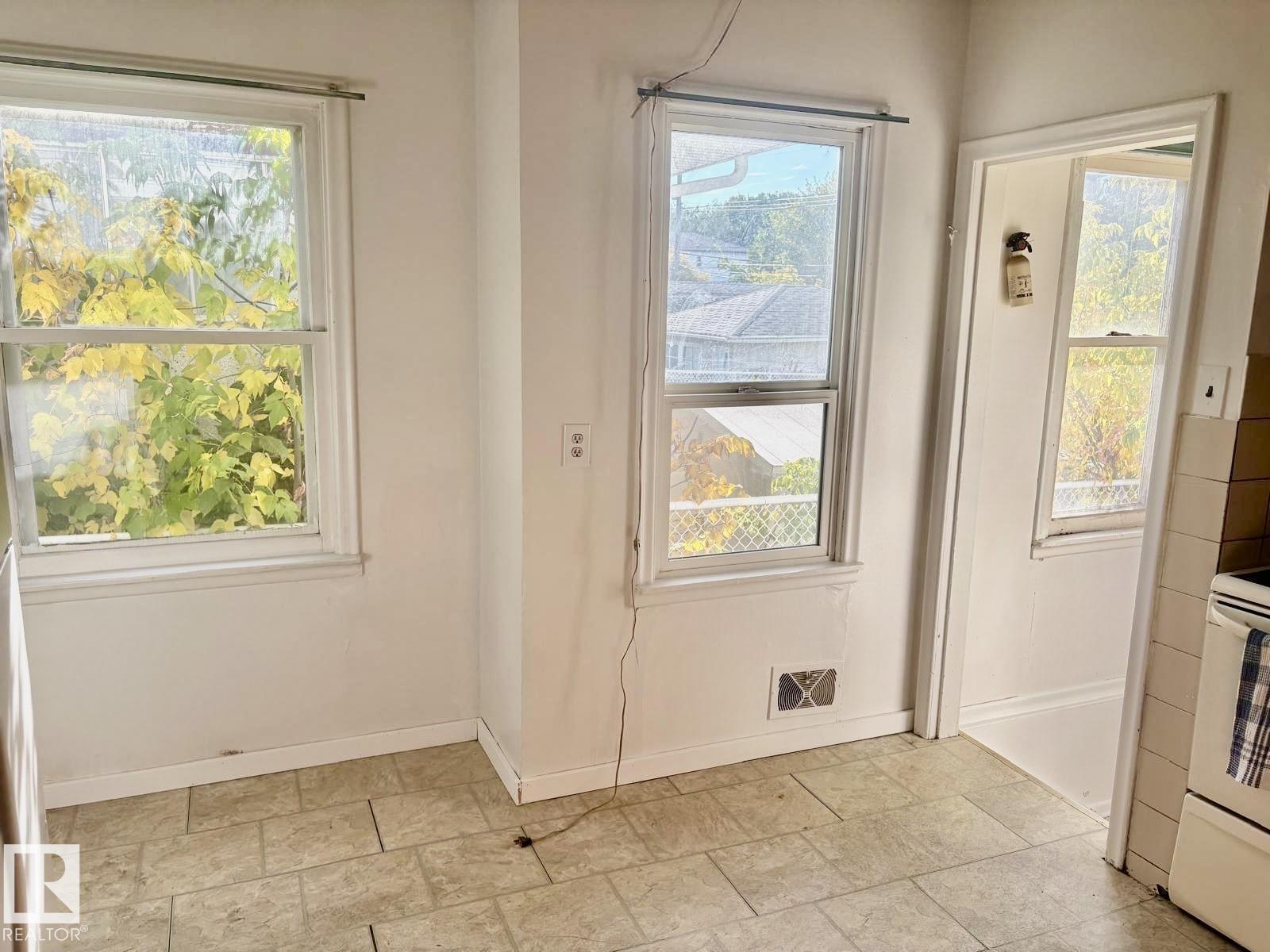 11922 69 ST NW - 25
