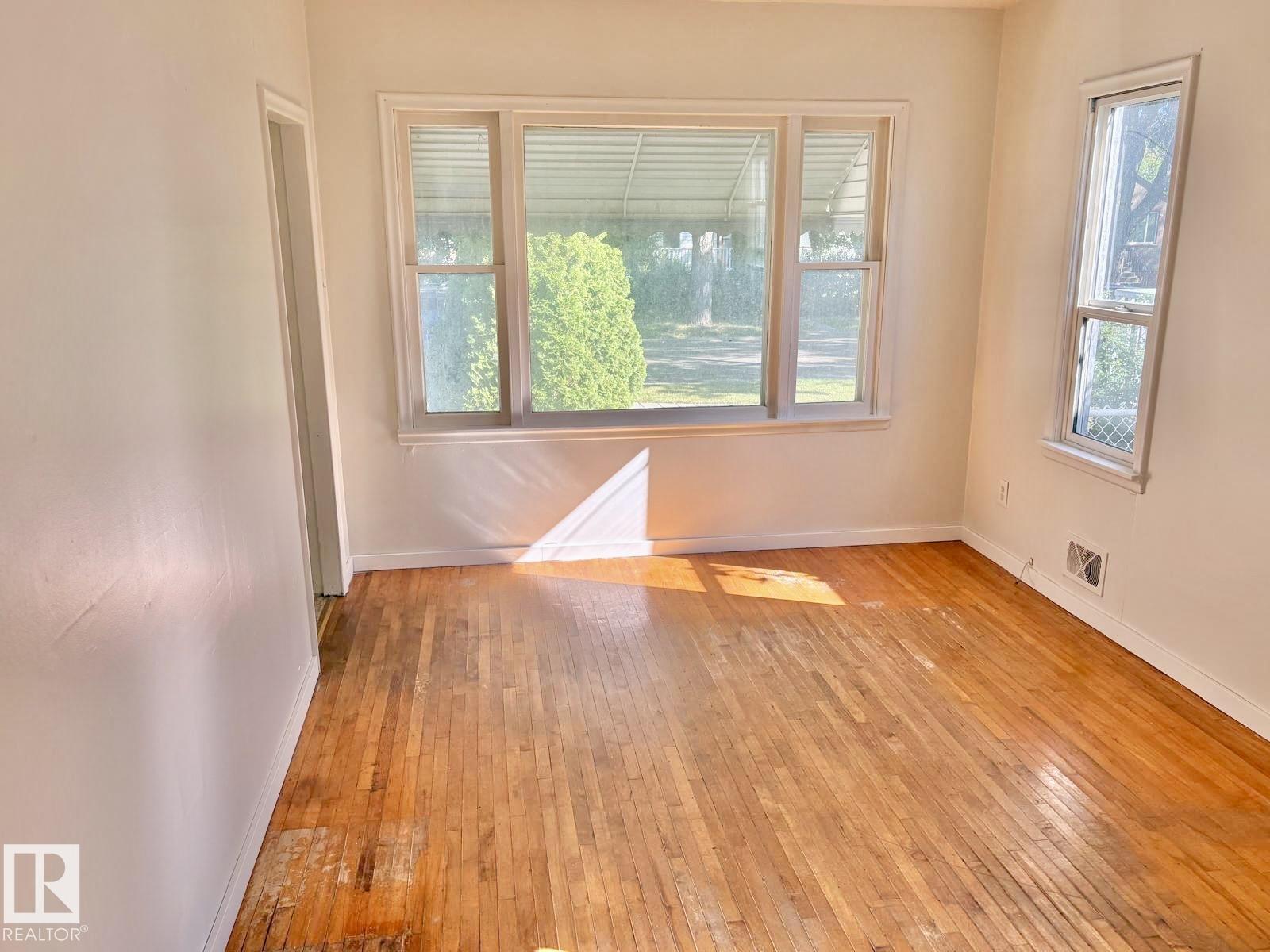 11922 69 ST NW - Image 11